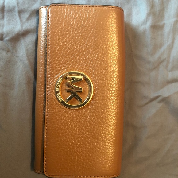 Michael Kors Crossbody & Wallet Set - Picture 4 of 7